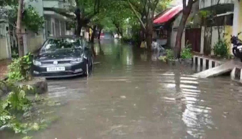 चक्रवात बुरेवी के कारण पुडुचेरी में भारी बारिश, करोड़ो का हुआ नुकसान