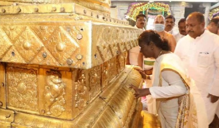 President Murmu offers prayers at Sri Venkateswara temple