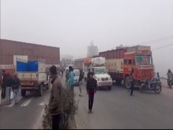 भारत बंद के समर्थन में दरभंगा, मुजफ्फरपुर की सड़कों पर किया गया चक्का जाम