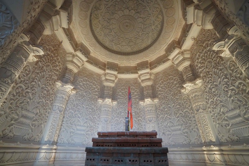 राम मंदिर के गर्भगृह की पहली तस्वीर आई सामने, ट्रस्ट ने सोशल मीडिया पर शेयर की झलक