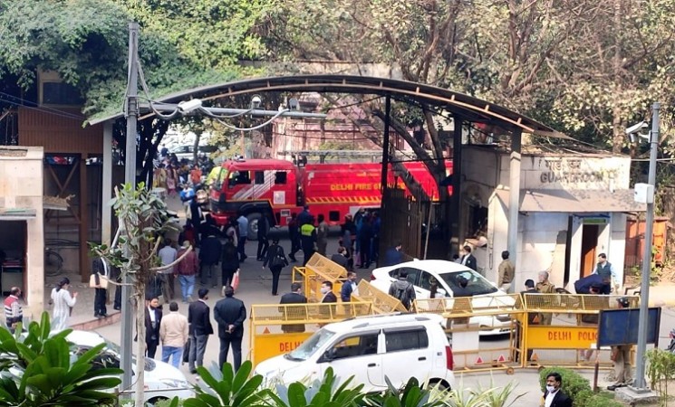 दिल्ली के रोहिणी कोर्ट में ब्लास्ट, एक घायल