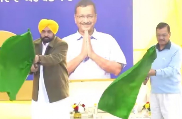 Delhi CM Arvind Kejriwal Joins Bhagwant Mann in Flagging Off Punjab's Unique Doorstep Scheme