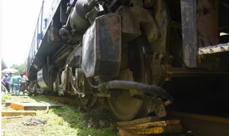 Breaking!  Goods Train Derails in Tamil Nadu, Clearing Tracks in Progress
