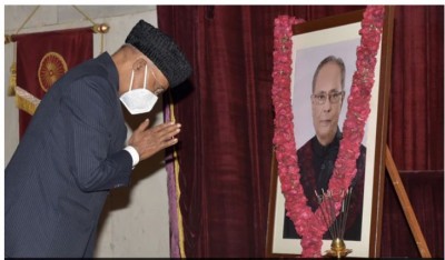 President pays floral tribute to Pranab Mukherjee on his birth anniversary