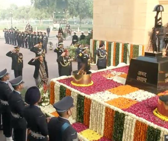Nirmala Sitharaman, General Bipin Rawat shows gratitude to soldiers: Vijay Diwas: