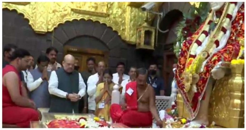 Amit Shah prays at the Shirdi Sai Baba Temple in Maharashtra.
