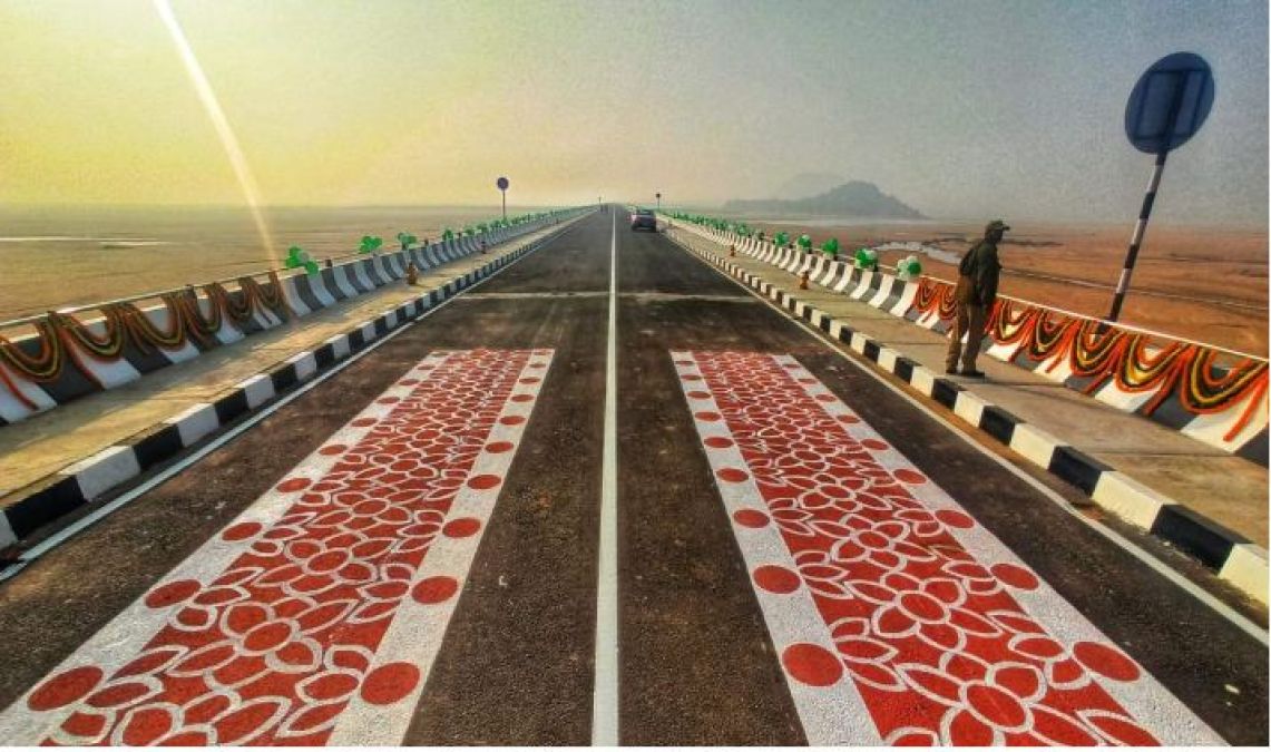 Patnaik inaugurates the longest bridge in Odisha's Mahanadi