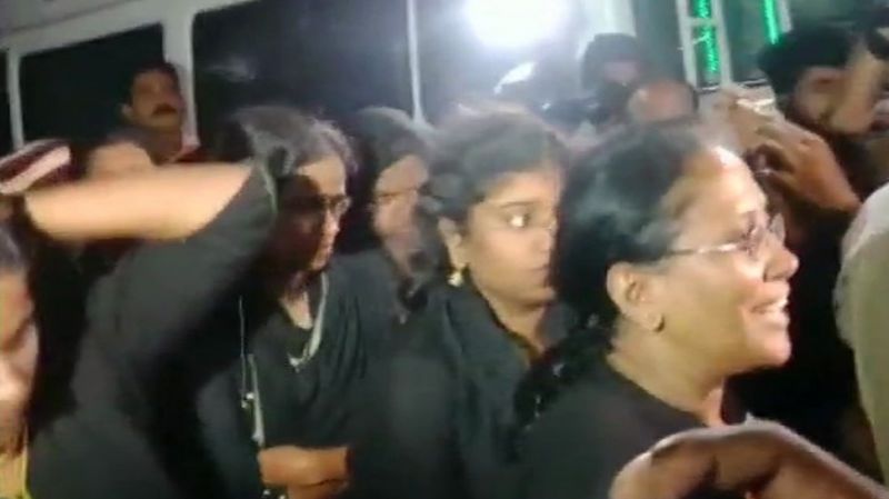 11 women try to trek Lord Ayyappa shrine,devotees protest against the move