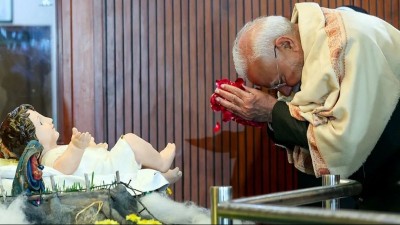 Pm Modi, Prez Murmu greet people on Christmas