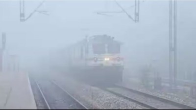 Dense Fog Disrupts Train Schedules in Delhi on Christmas Morning