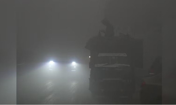 Vehicle Collision Caused by Heavy Fog Grips Agra-Lucknow Expressway
