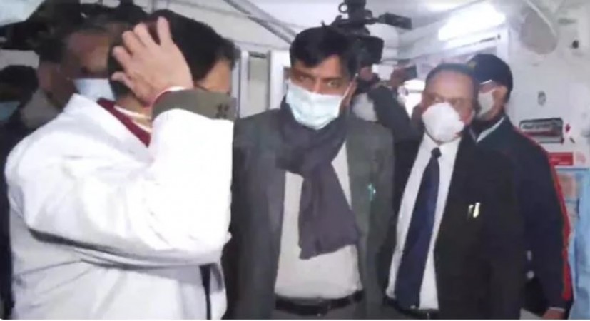 Health minister Mandaviya  visits Delhi's Safdarjung Hospital amid mock drill