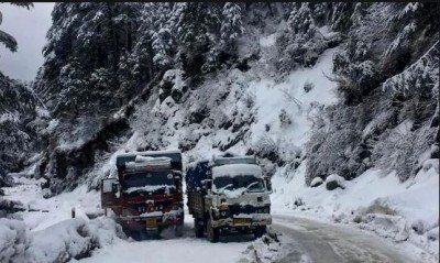 Snowfall in Himachal: Roads in upper Shimla, Manali blocked