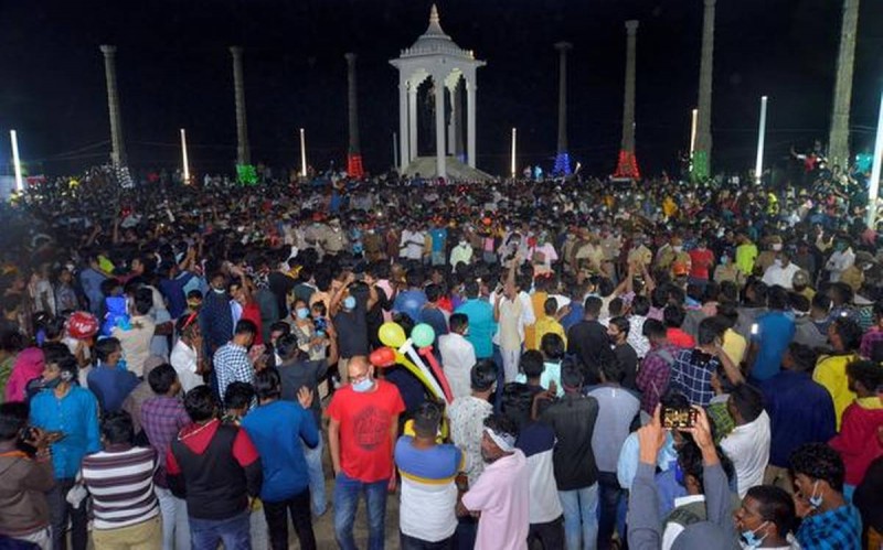 पुडुचेरी  के राज्यपाल ने ओमिक्रॉन के डर के बीच उत्सव मनाने की अनुमति दी