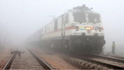 Delhi Gripped by Dense Fog, Travel Disruptions Continue, Trains and Flights Delayed