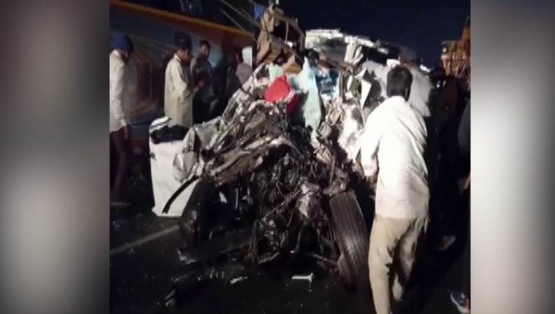 Gujarat: 9 dead, several injured after SUV rams into bus in Navsari