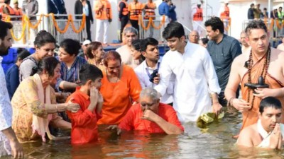 Vice President Jagdeep Dhankar visits Mahakumbh, takes dip in Sangam, offers prayers