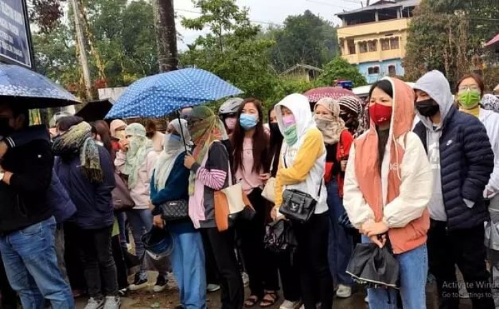 अरुणाचल प्रदेश: सैकड़ों उम्मीदवारों ने एपीएसएसबी बोर्ड कार्यालय के बाहर किया विरोध प्रदर्शन