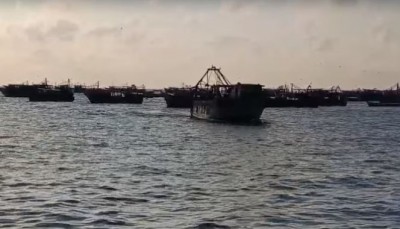 Sri Lankan Navy Detains 23 Tamil Nadu Fishermen, Accusations of Maritime Border Crossing