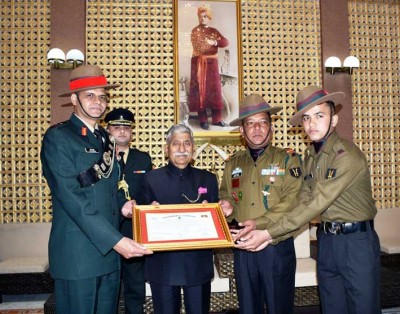 अरुणाचल के राज्यपाल बीडी मिश्रा ने 11वीं गोरखा राइफल्स रेजिमेंट की 2 बटालियनों को पुरस्कार प्रदान किए