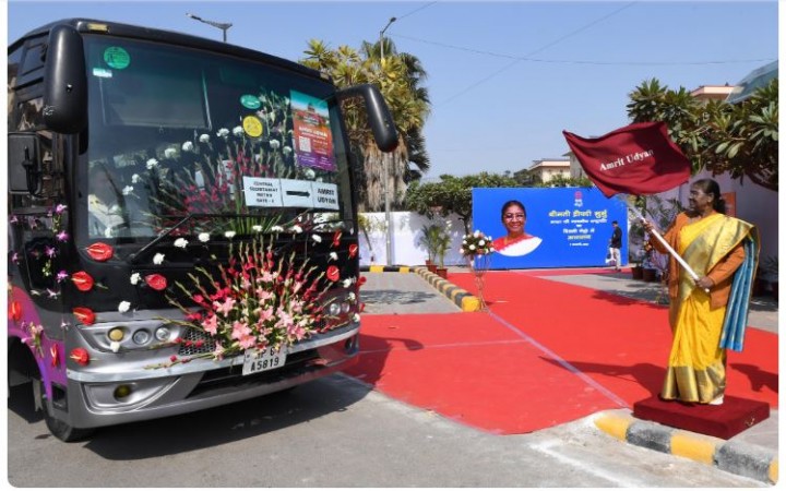 President Murmu Launches Shuttle Service for Visitors to 'Amrit Udyan'