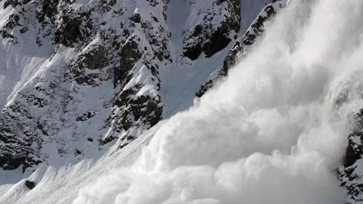 अरुणाचल प्रदेश में हिमस्खलन में फंसे भारतीय सेना के सात जवान