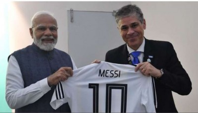 PM Modi was gifted Lionel Messi jersey as gift