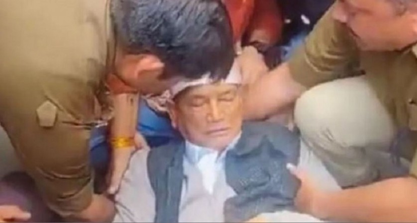 BREAKING! Uttarakhand Ex-CM Harish Rawat falls ill while leading Cong protest