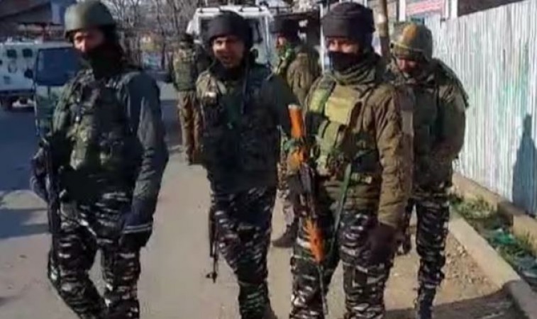 जम्मू कश्मीर में आतंकवाद ने फिर उठाया सर, 10 ठिकानों पर NIA की रेड