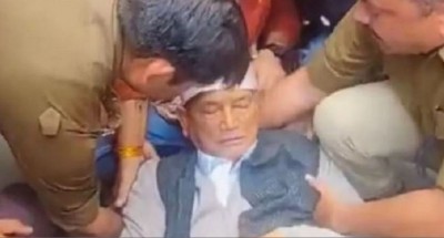 BREAKING! Uttarakhand Ex-CM Harish Rawat falls ill while leading Cong protest