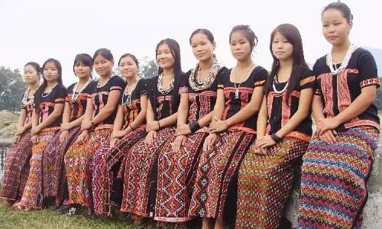 Private schools in this State allow students to wear traditional dress every Monday