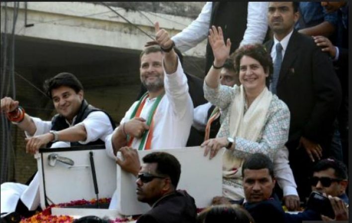 Priyanka Gandhi Vadra roadshow becomes a field day for thieves, 50 mobiles stolen