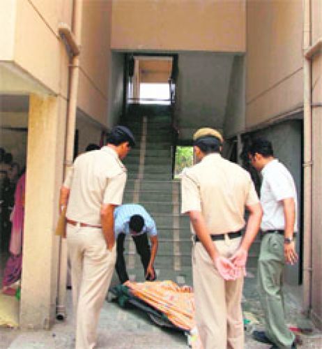 Lack of stretchers for patients, hospital's irresponsibility killed an infant