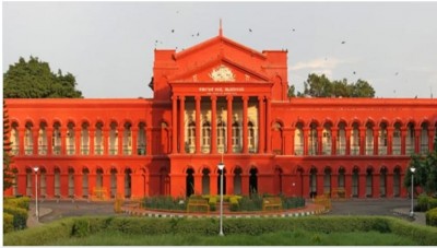 Mehbooba Mufti, Omar Abdullah “displeasure” over Karnataka HC's verdict