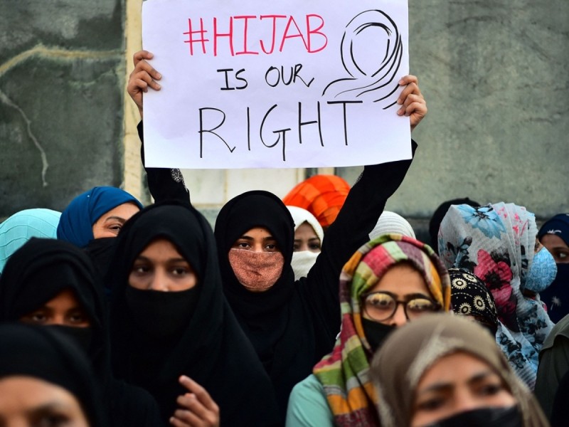 शिक्षा मंत्री रतन लाल नाथ ने कहा, हिजाब विवाद का राज्य में कोई असर नहीं