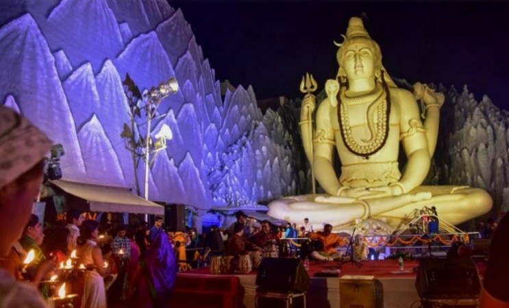 Mahashivratri 2023: Devotees flocking to Lord Shiva temples