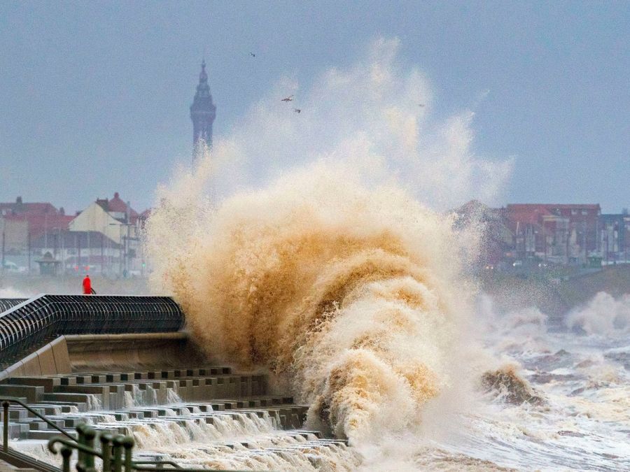 3 killed as storm Eunice batters UK