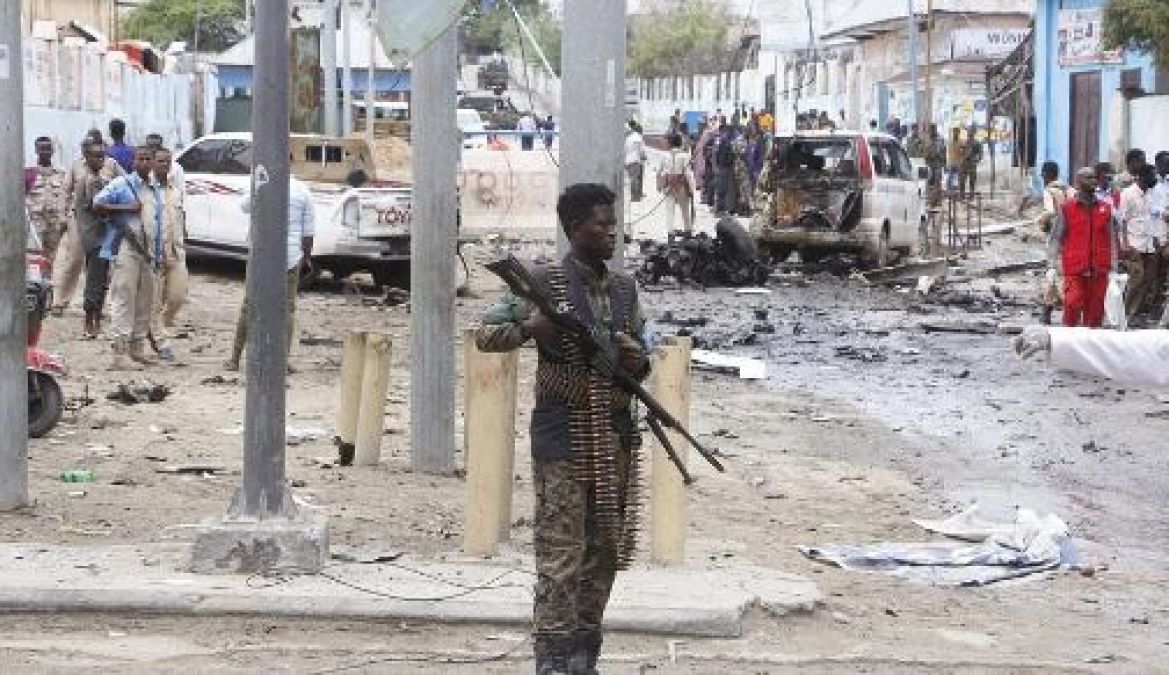 Somalia suicide bombing kills 10, injures 15