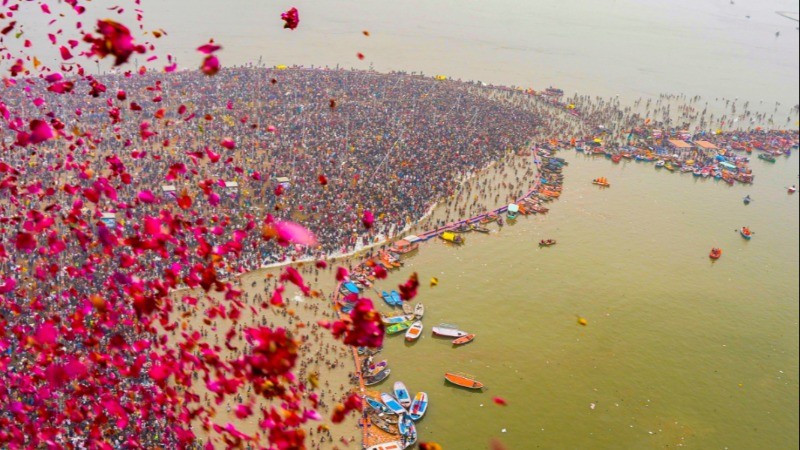 One day left for the culmination of Mahakumbh 2025, 63 crore people have taken holy bath in Prayagraj