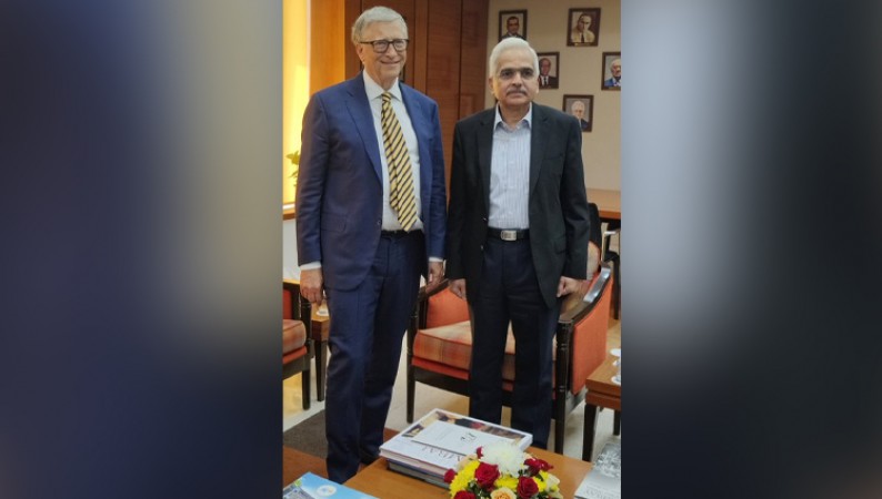 Bill Gates visits Mumbai RBI office, holds discussions with Guv Shaktikanta Das