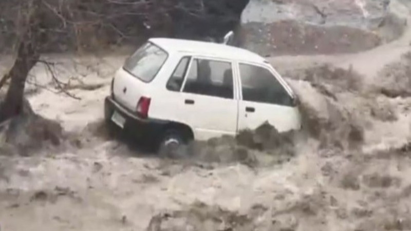 Heavy Rains, Snowfall Cause Chaos in Himachal, Roads Blocked, Vehicles Swept Away