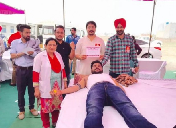 Need Blood in emergency, Youth leader Papal Kapoor is always ready to arrange donors
