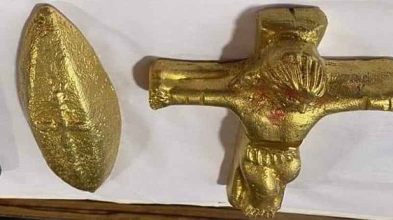 असम में नकली सोने और करेंसी नोटों के साथ एक व्यक्ति हुआ गिरफ्तार, यीशु मसीह की मूर्ति भी हुई जब्त