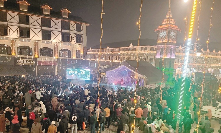 Lal Chowk in Srinagar Hosts Unprecedented New Year's Celebration