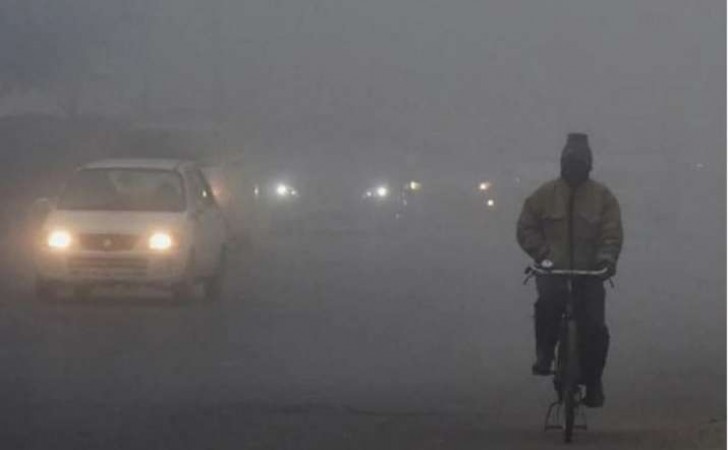 New Year day: Delhi witnesses dense fog