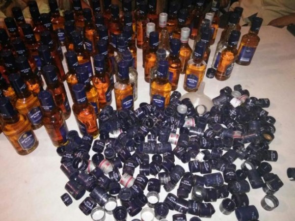 असम के राहा में नगांव पुलिस ने 80 हजार रुपये की शराब जब्त की