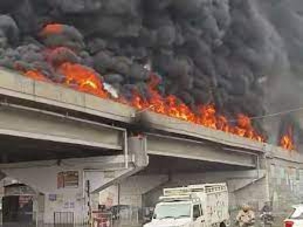 Huge fire caused by oil tanker overturning in Ludhiana, chaos among people