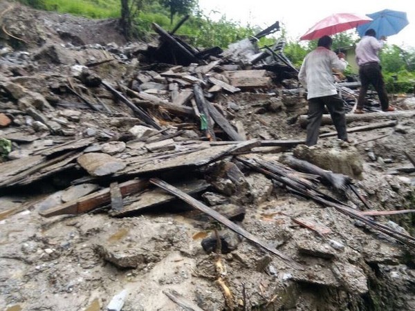 Landslide in kinnaur, Hundreds of People stranded