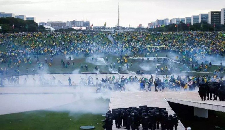 PM Modi expresses concern over rioting and vandalism against State institutions in Brasilia