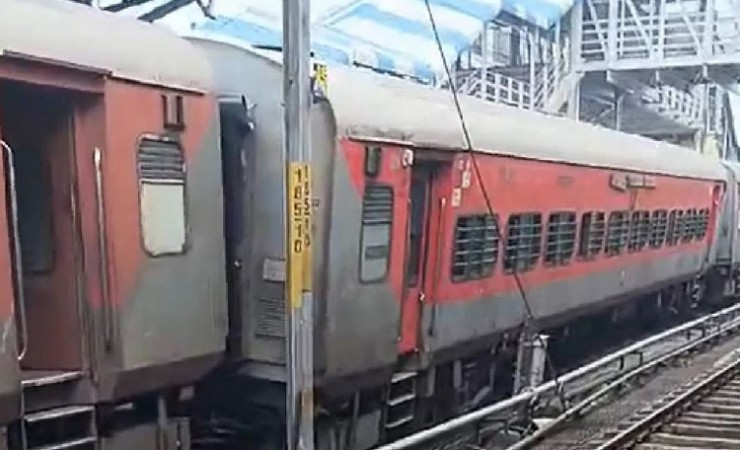 Charminar Express Derails at Nampally Railway Station 5 Injured